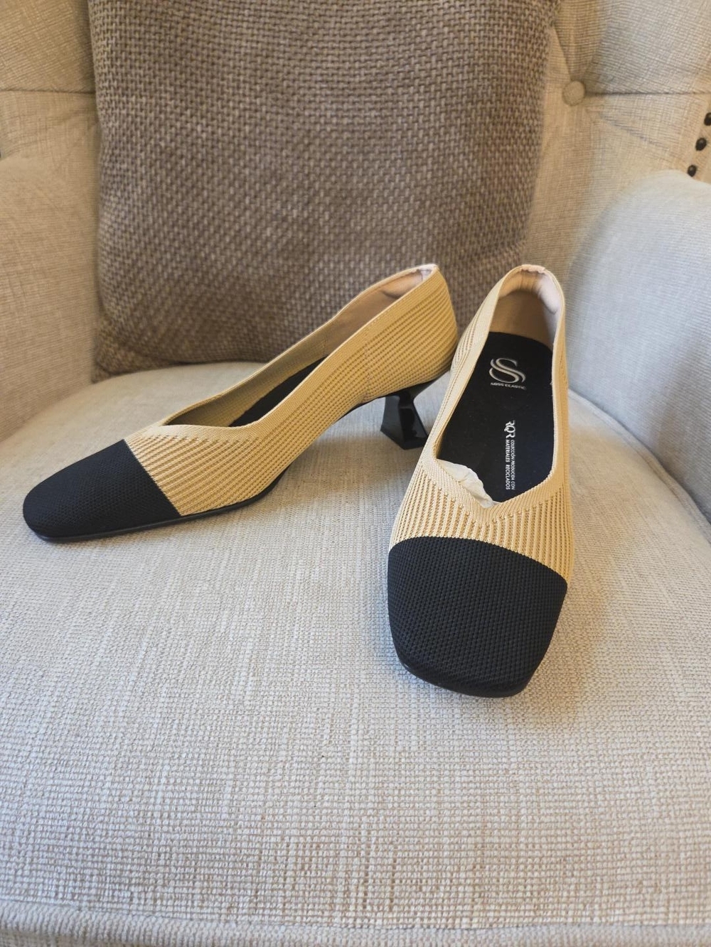 Miss Elastic Beige & Black Knit Cap Toe Low Heel Pumps | EU 40 | Chic Comfort - Picture 2 of 9